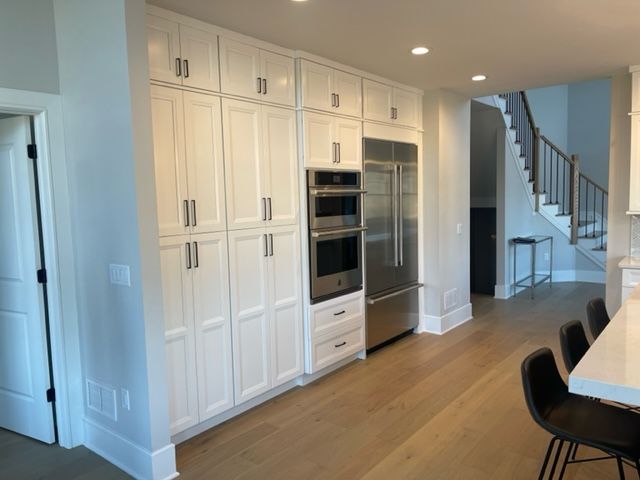 white kitchen cabinets