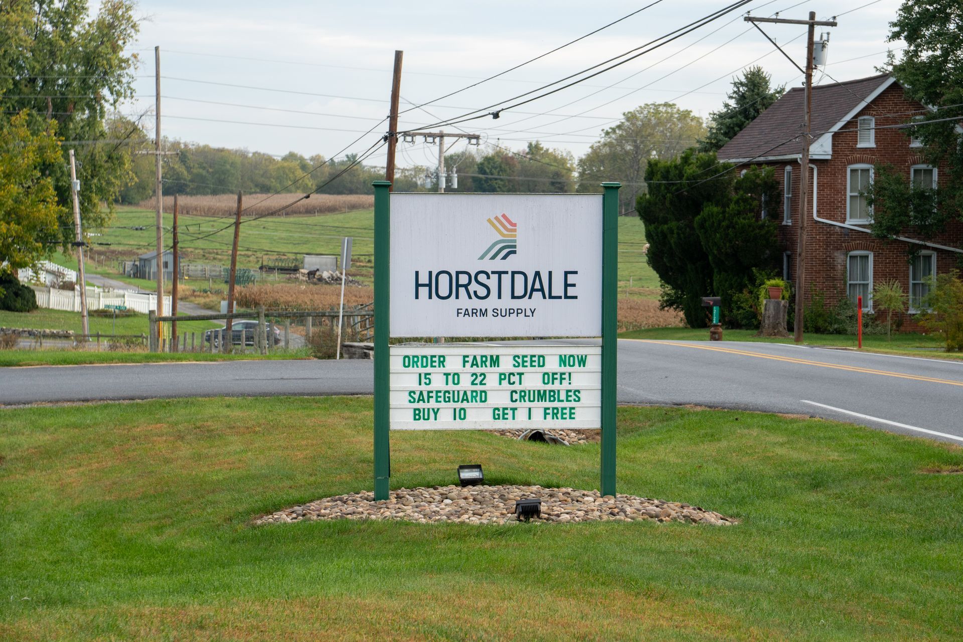 Sign for Horstdale Farms, with hours listed.