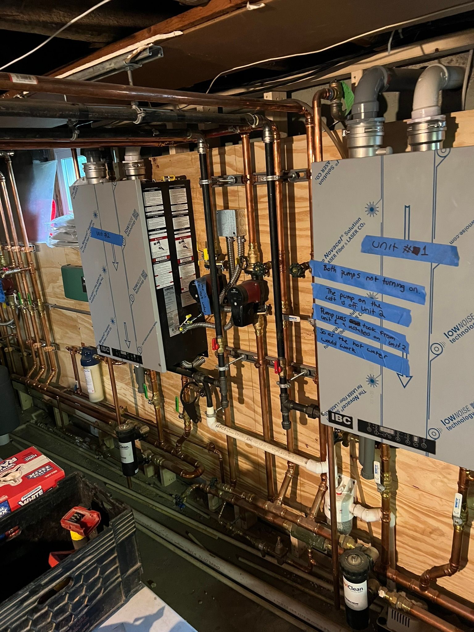 a bunch of pipes are hanging on a wall in a room