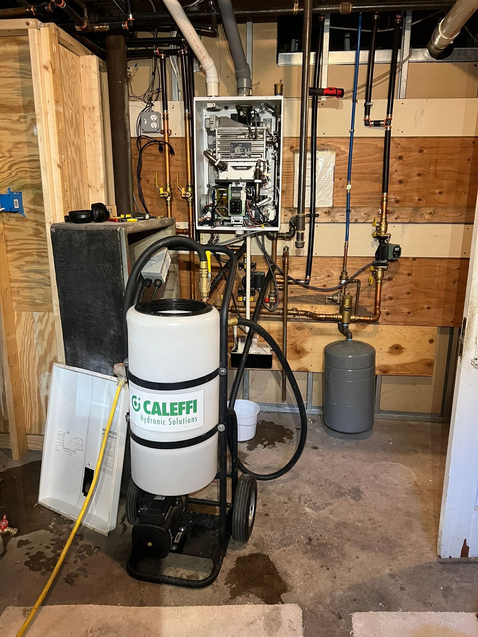 a white barrel with the word caleffi on it