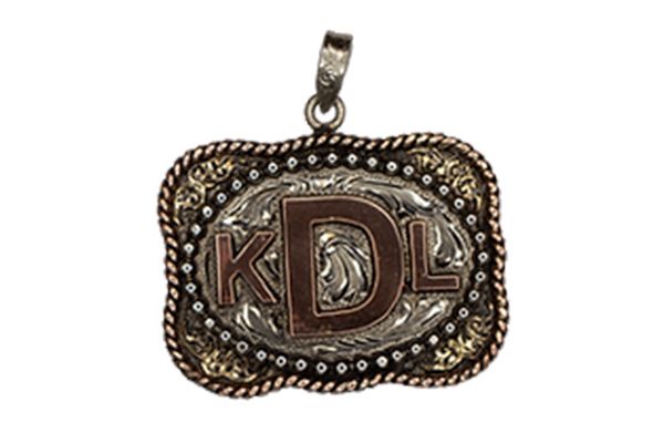 A pendant with the letter kdl on it