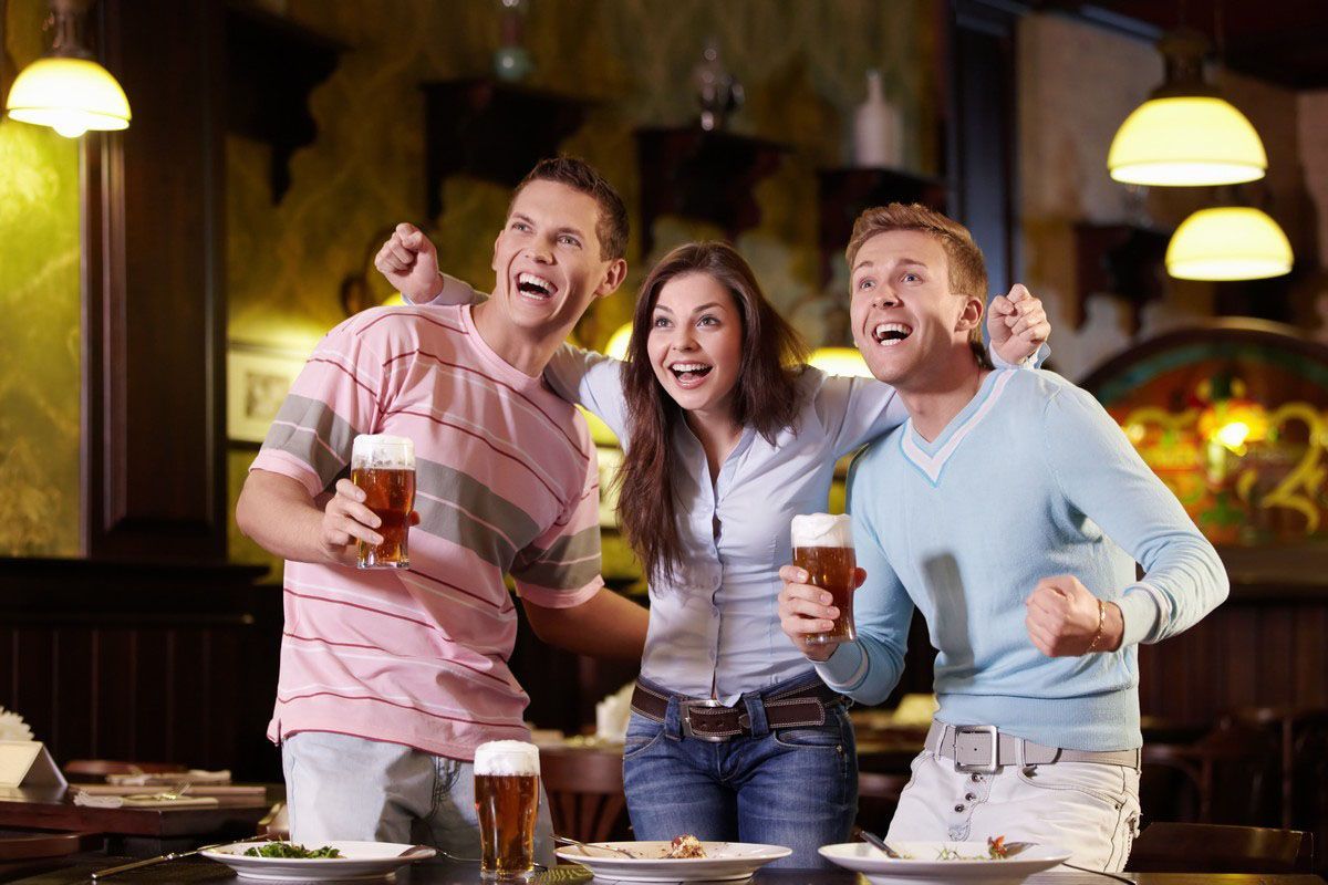 What Makes a Great Game Day Experience at a Sports Bar Grill?
