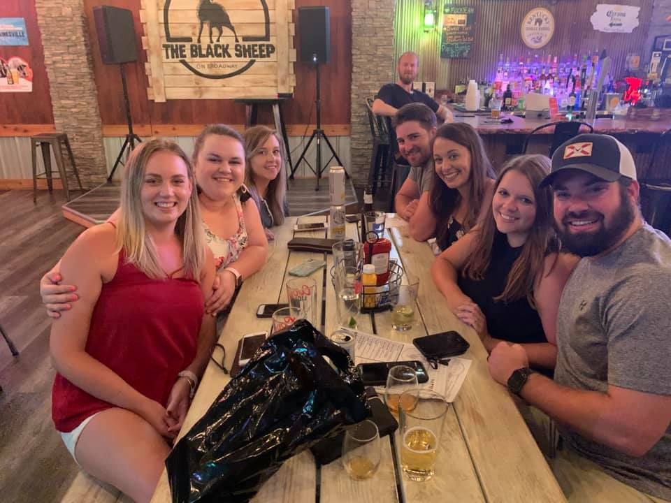 A group of people are sitting at a table in a restaurant.