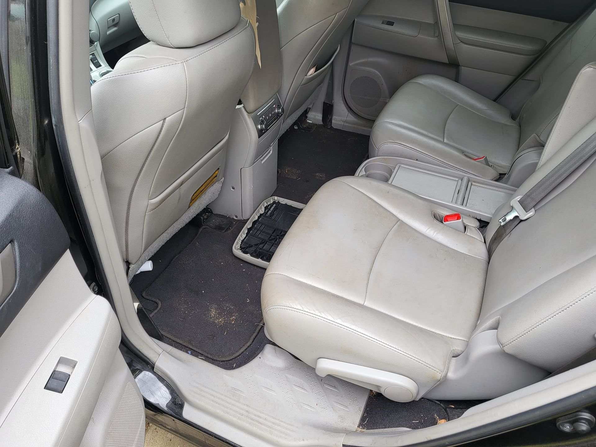 The rear seats of a car are dirty and dirty.