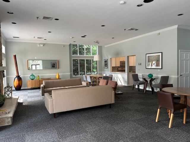 Room with new paint and furnitures