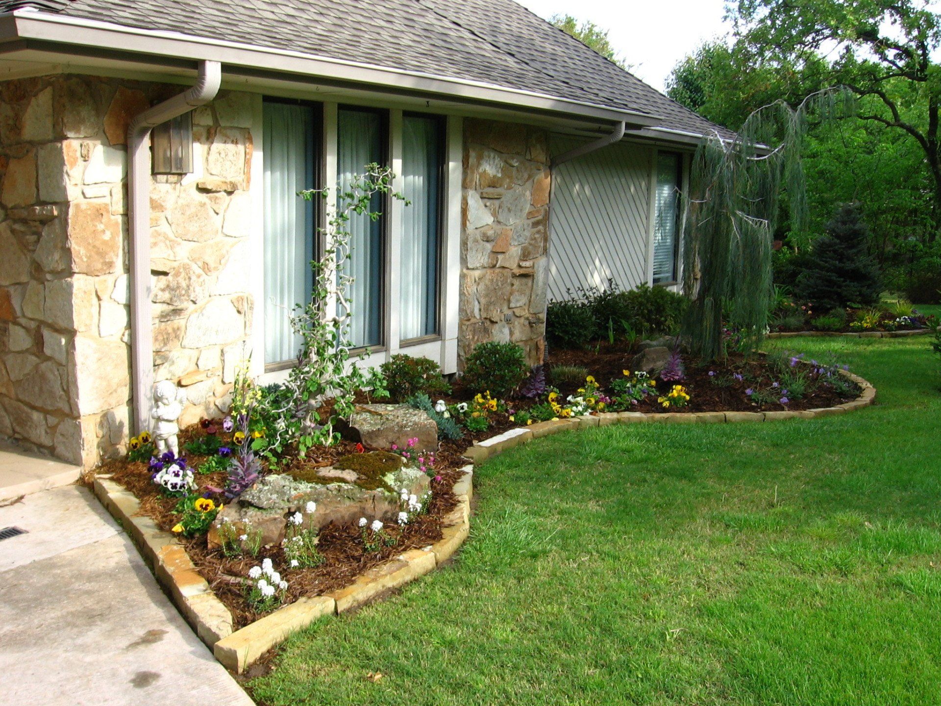 Edmond Landscapes & Ground Maintenance Inc image