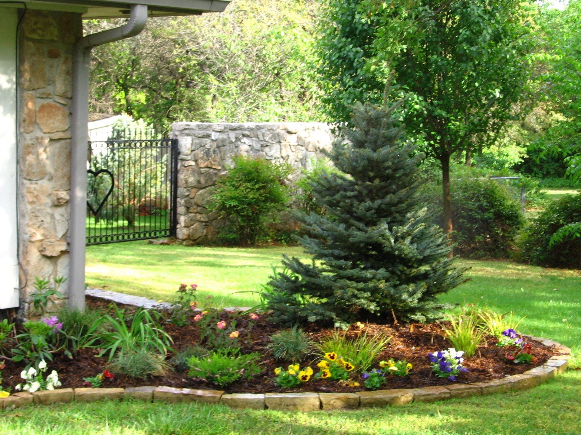 Edmond Landscapes & Ground Maintenance Inc image