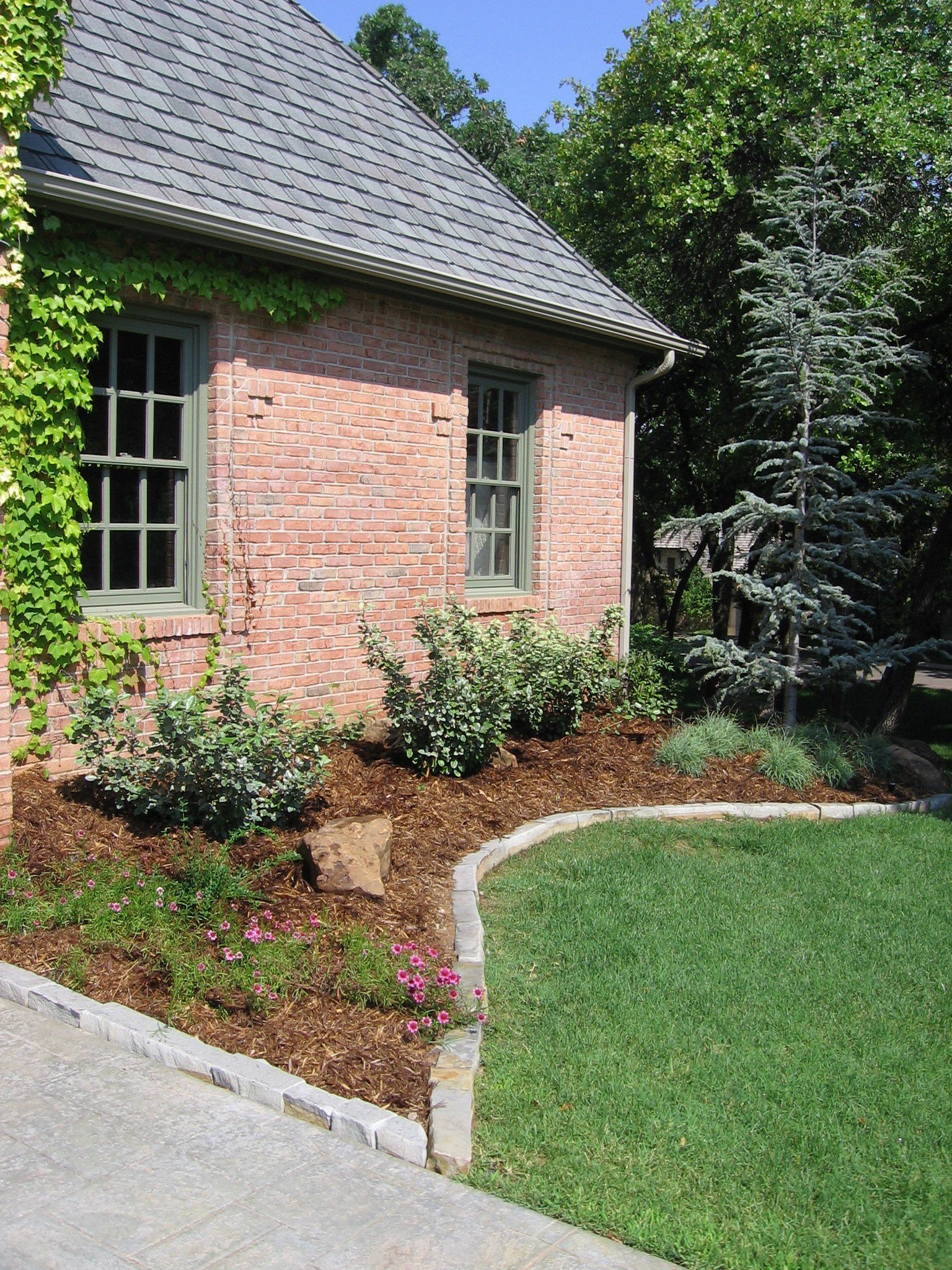 Edmond Landscapes & Ground Maintenance Inc image