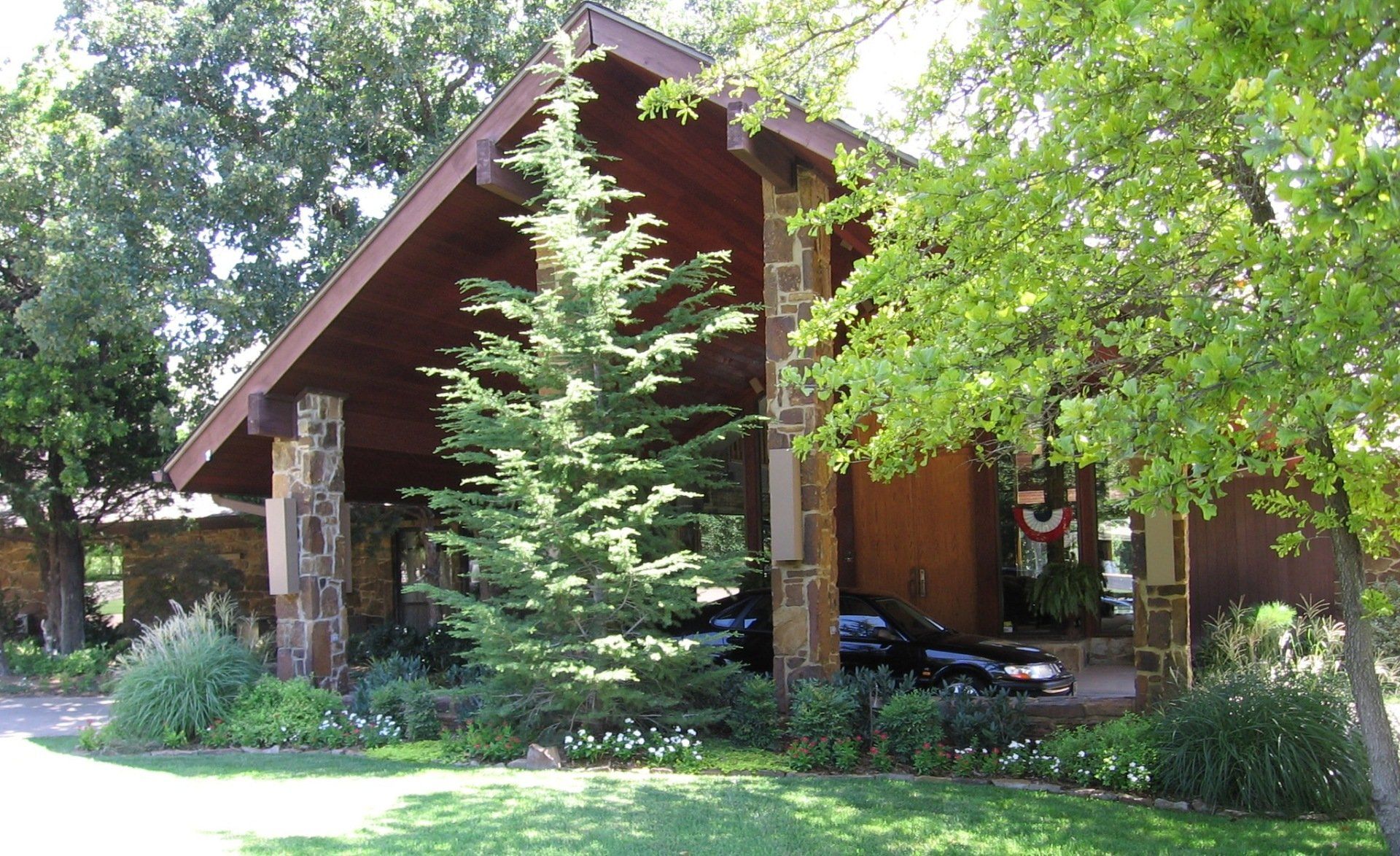 Edmond Landscapes & Ground Maintenance Inc image