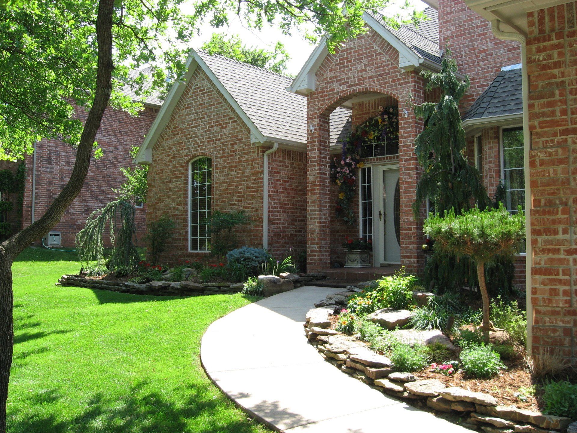 Edmond Landscapes & Ground Maintenance Inc image