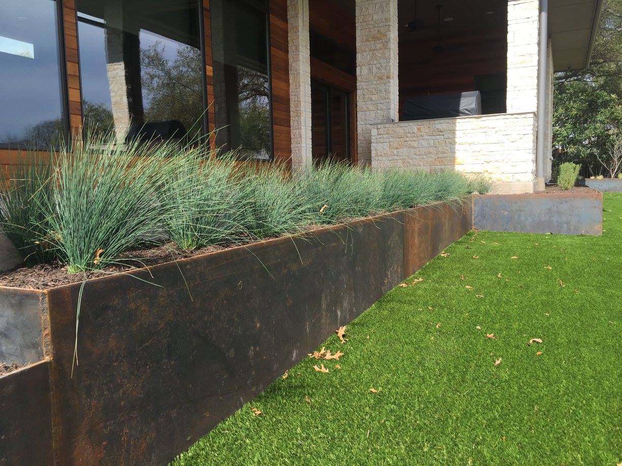 Steel retaining wall