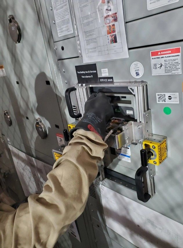 commercial electrician