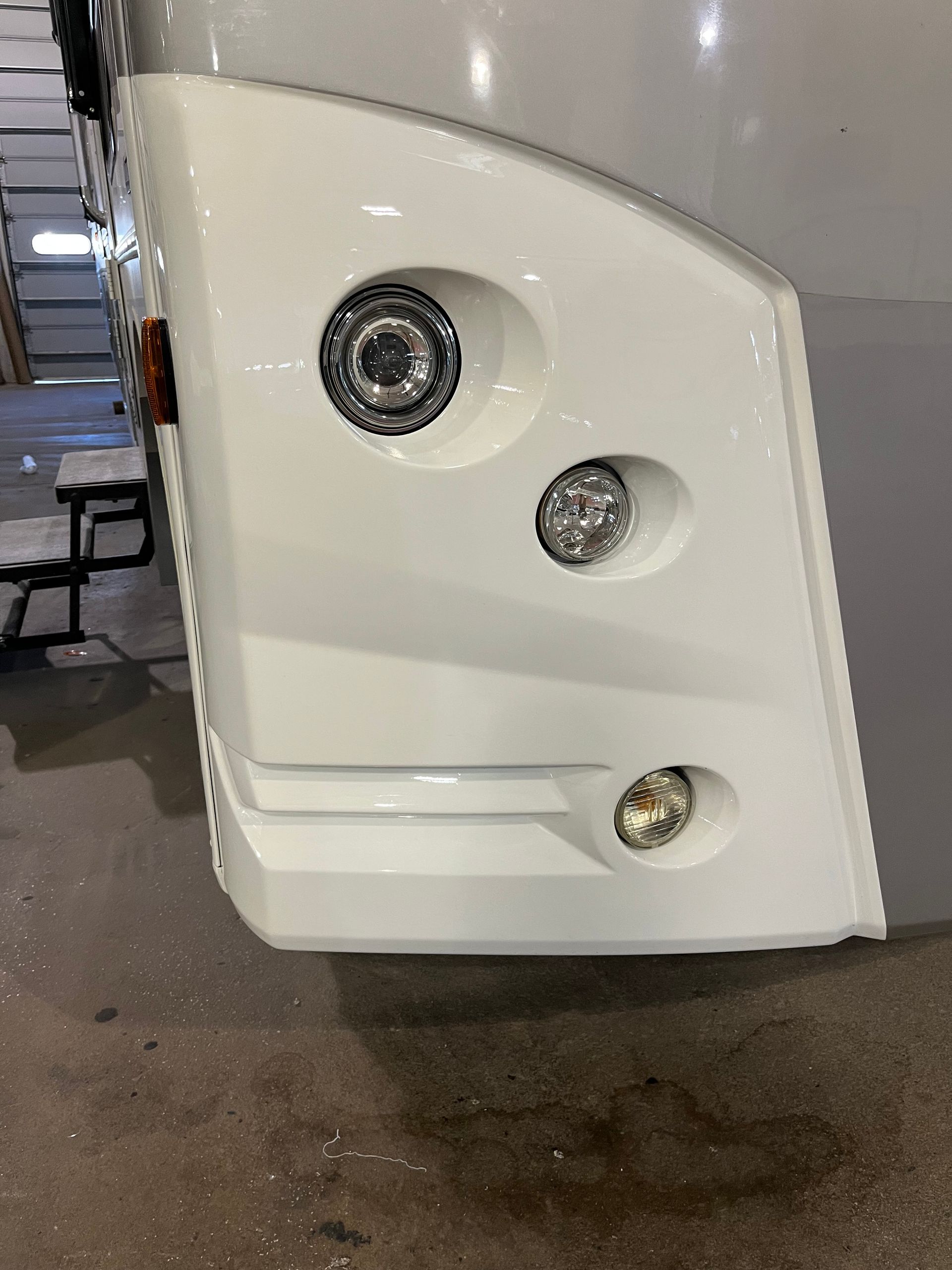 White vehicle corner with three circular lights.