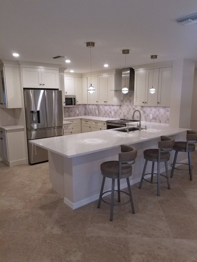 Beaitiful kitchen with white cabinets