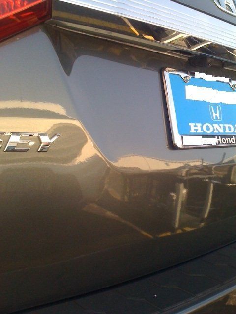 a honda odyssey with a blue license plate