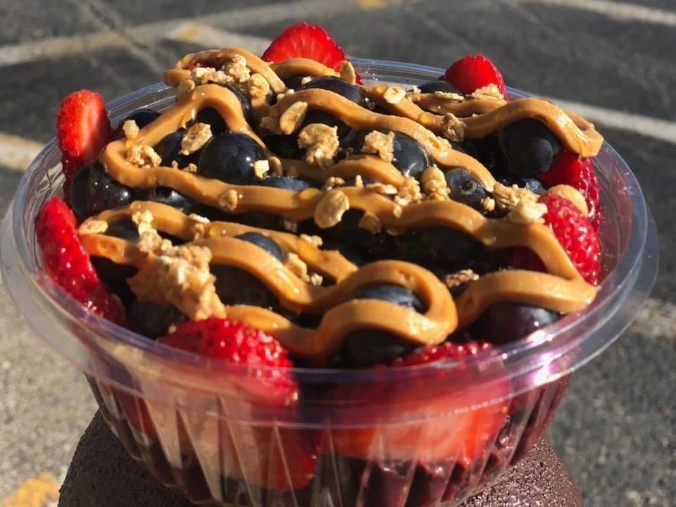 Caramel topping with strawberry and blueberry