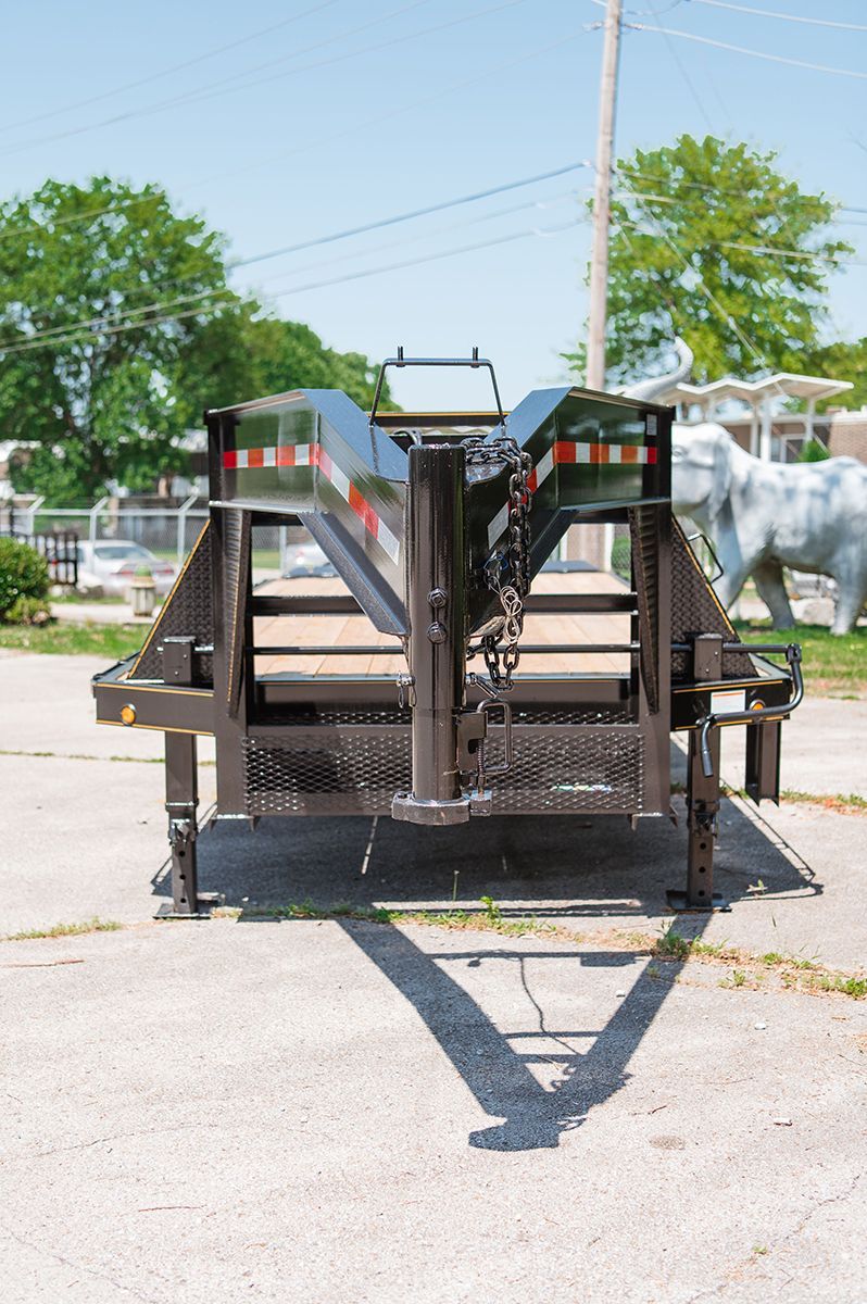 Gooseneck trailer with mega ramp
