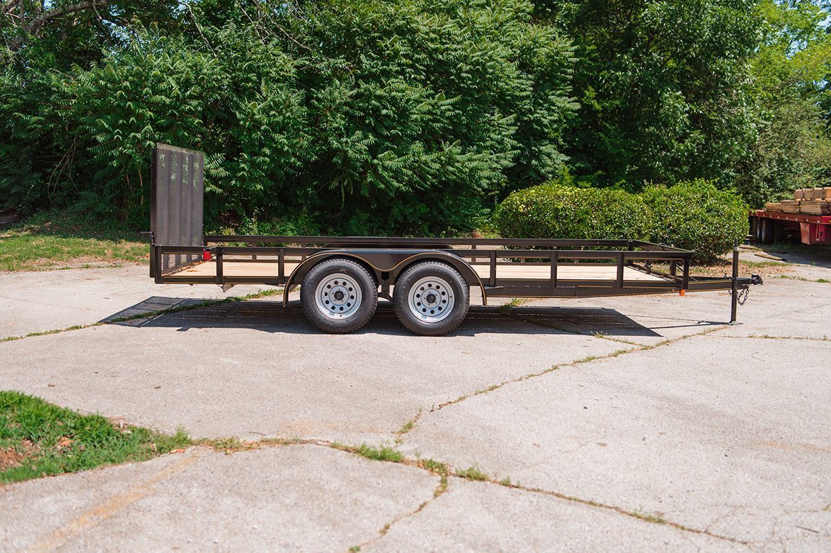Flat tandem axle with gate