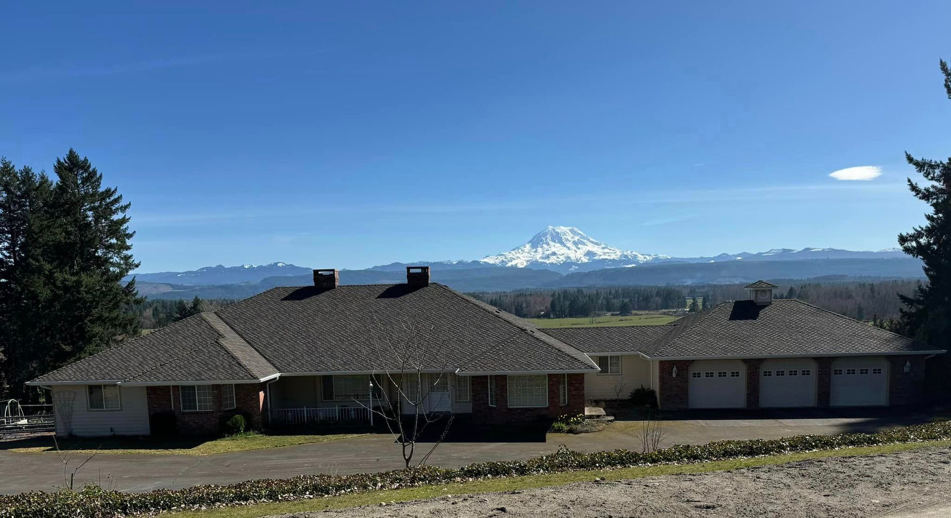 A couple of houses with a mountain in the background