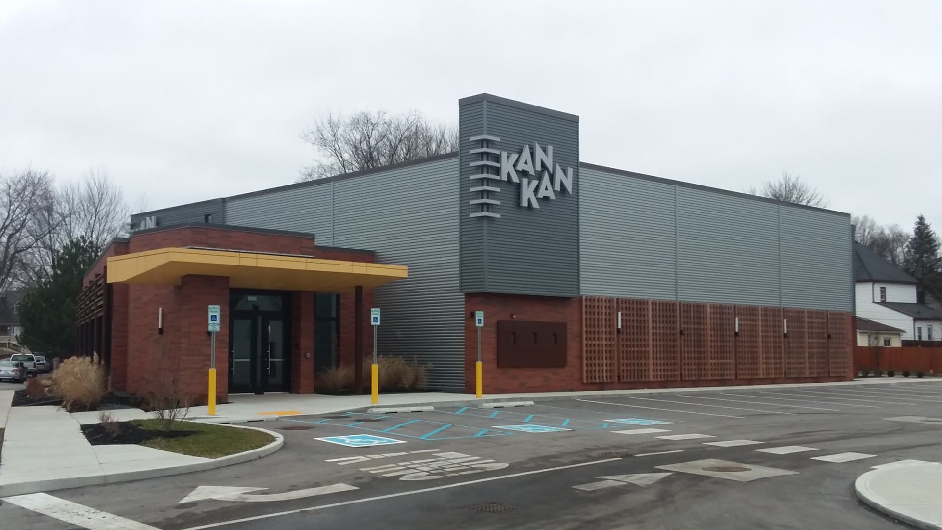 A large building with a parking lot in front of it.