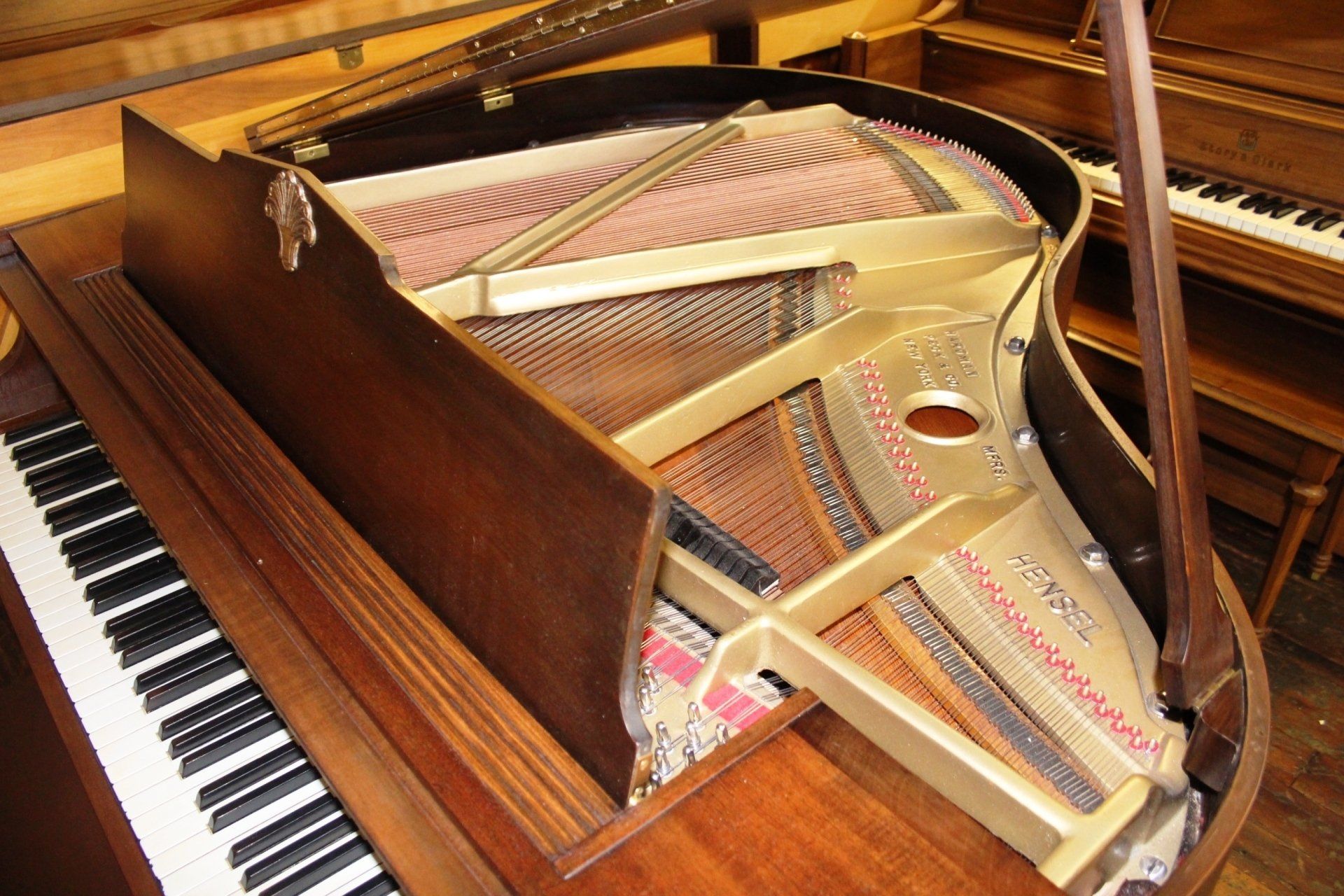 Hensel Grand Piano 2