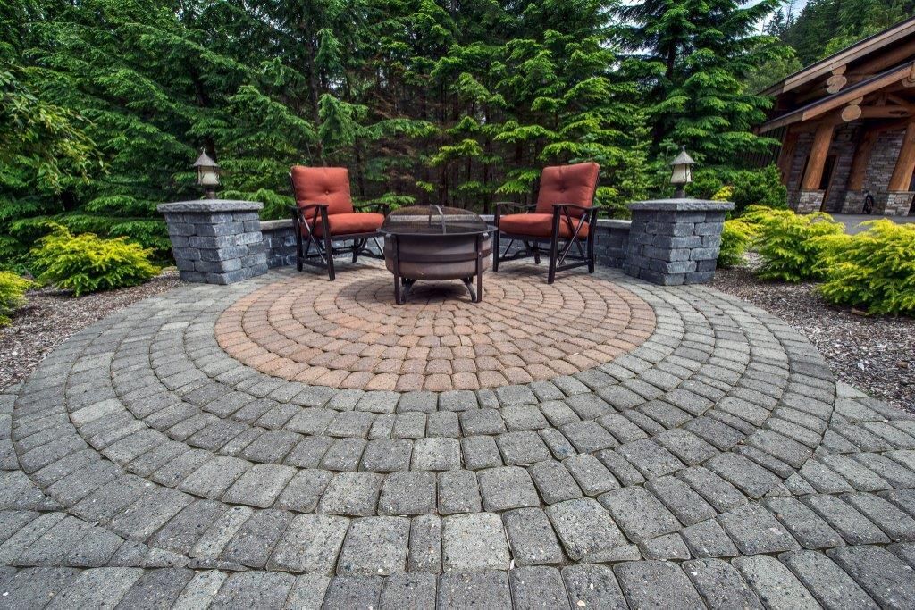 There is a fire pit in the middle of the patio.