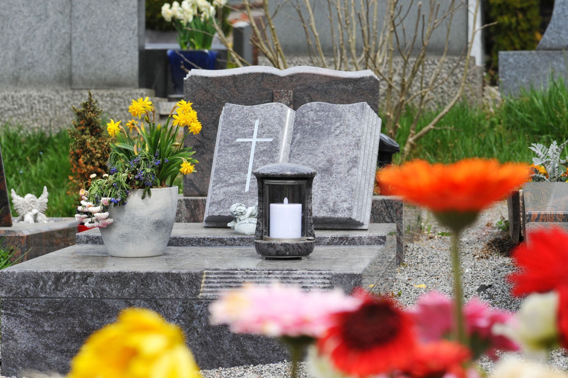 custom memorial gravestones