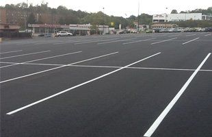 A parking lot with a lot of cars parked in it