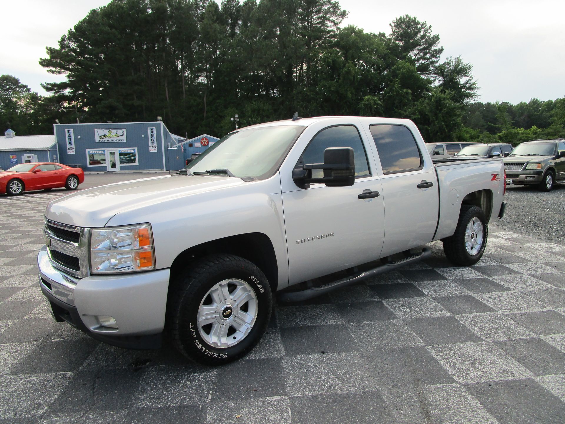 2011 CHEVY SILVERADO LT 8198