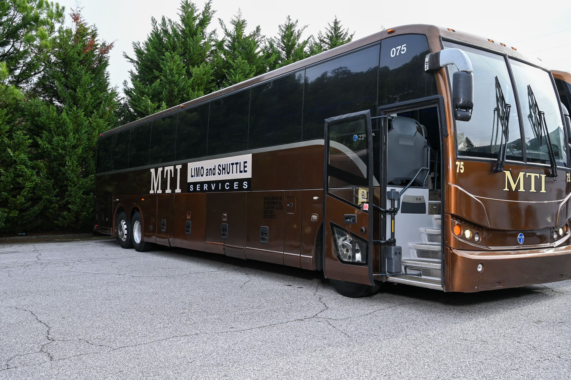 MTI Limo and Shuttle Services - Super Coach