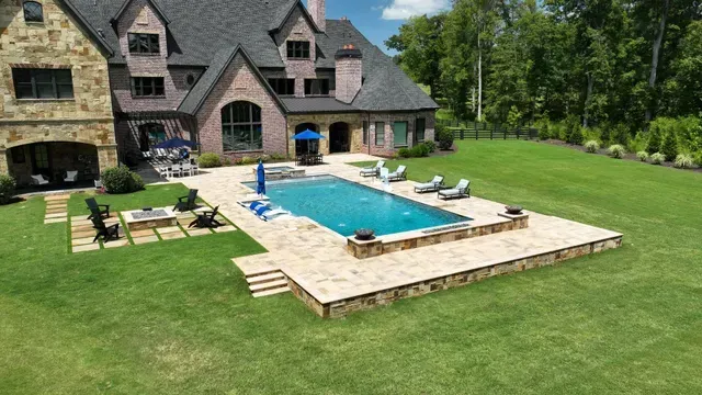 Custom geometric pool builder in Gainesville, GA