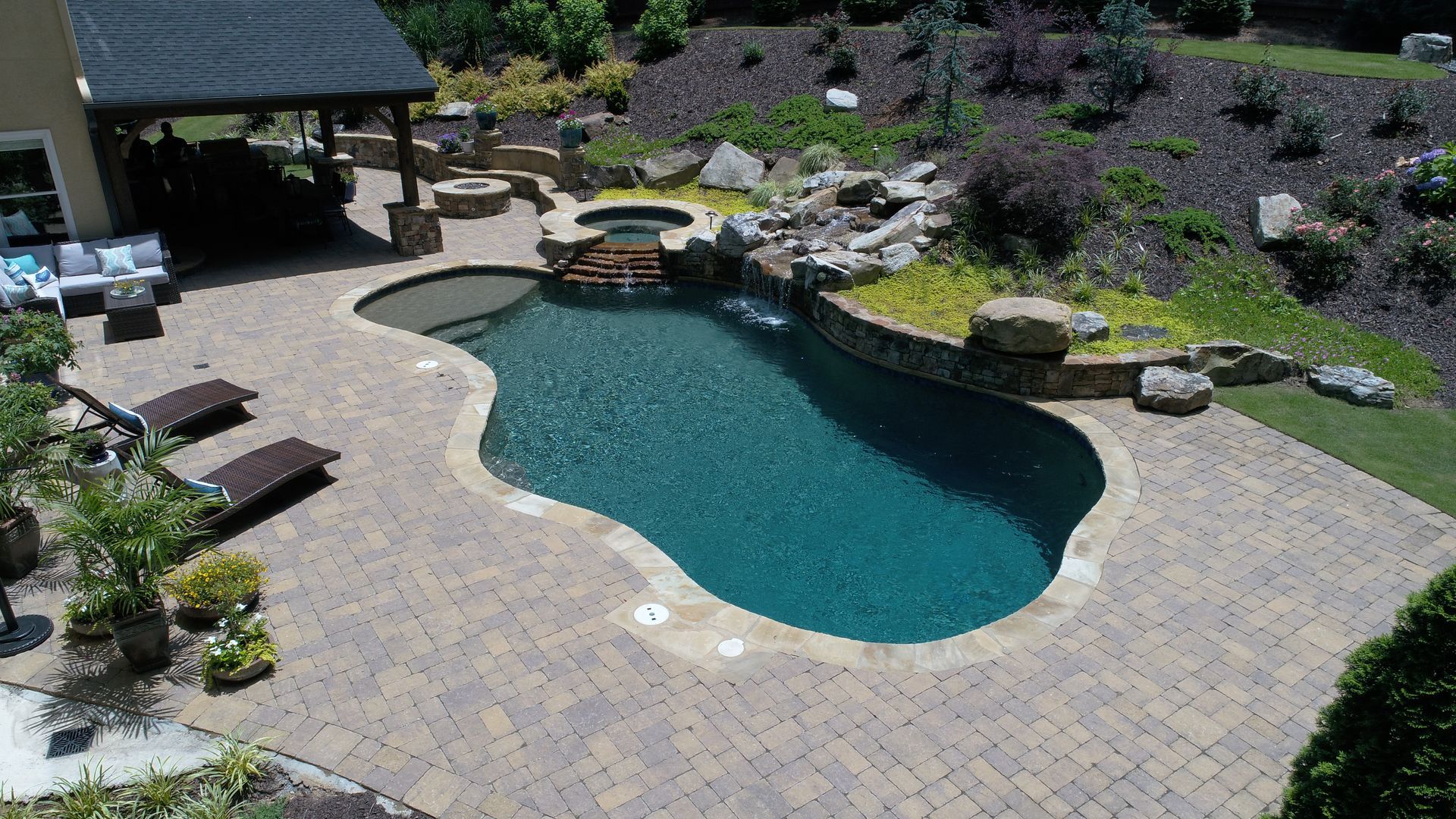 Custom-build freeform pool in Gainesville, GA
