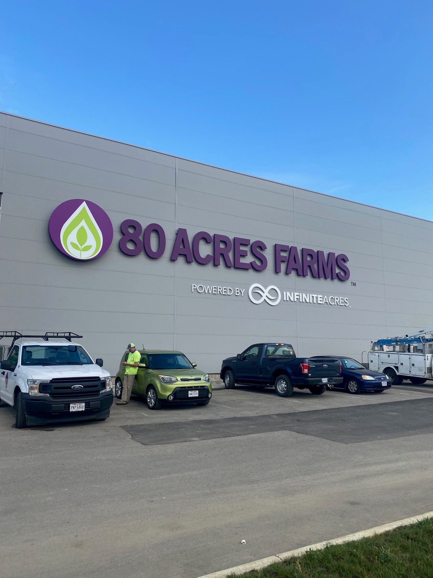 80 Acres Farms channel sign