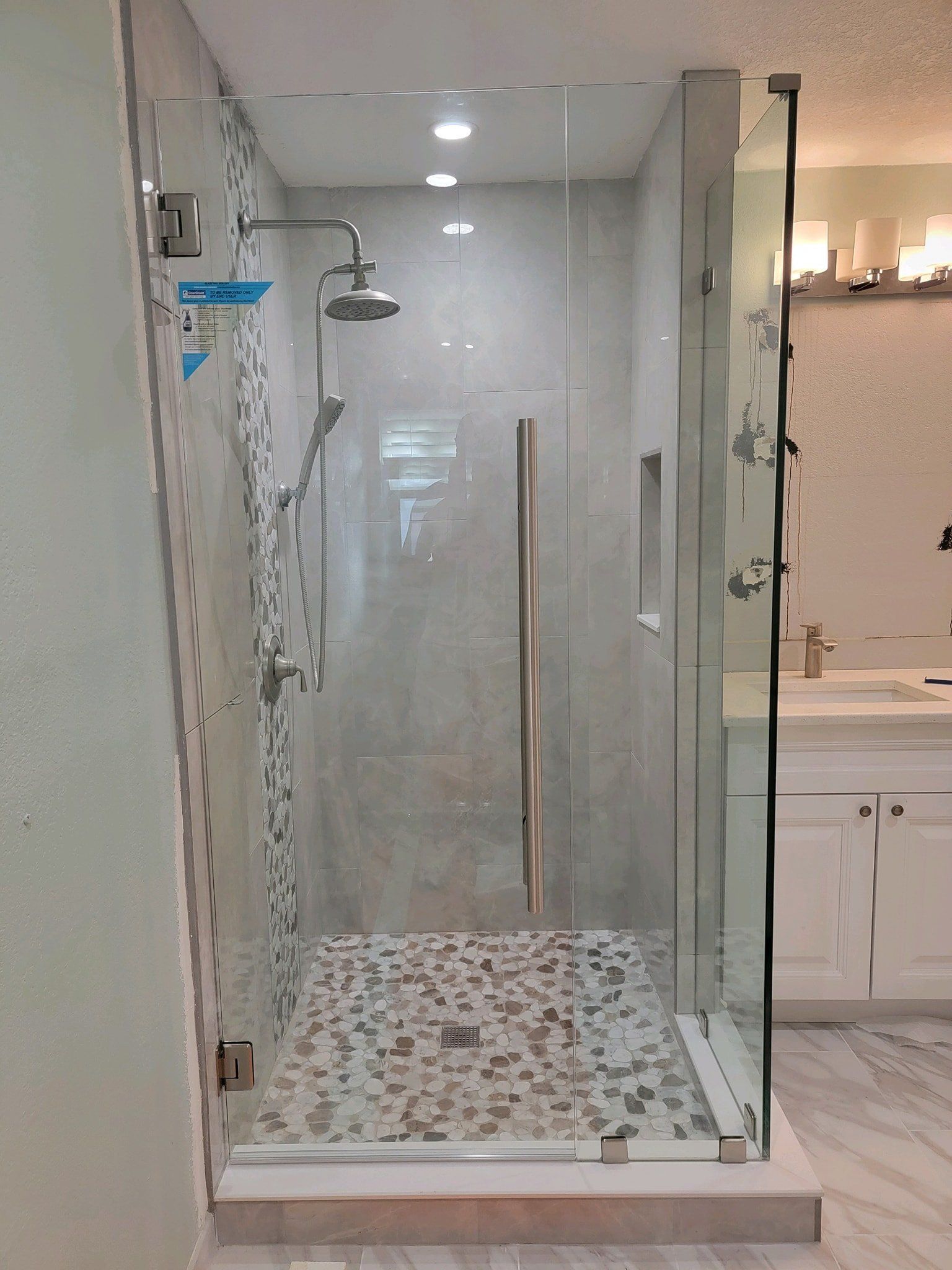 Shower Enclosure with Ladder Pull