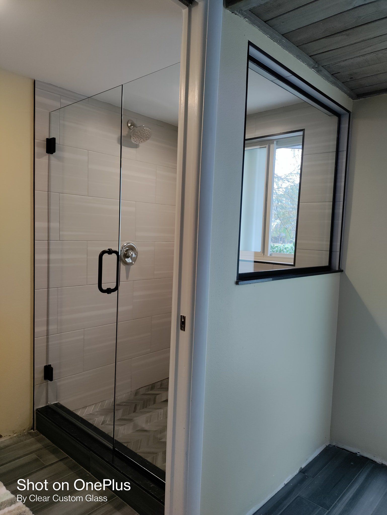 Shower Enclosure with Splash Guard