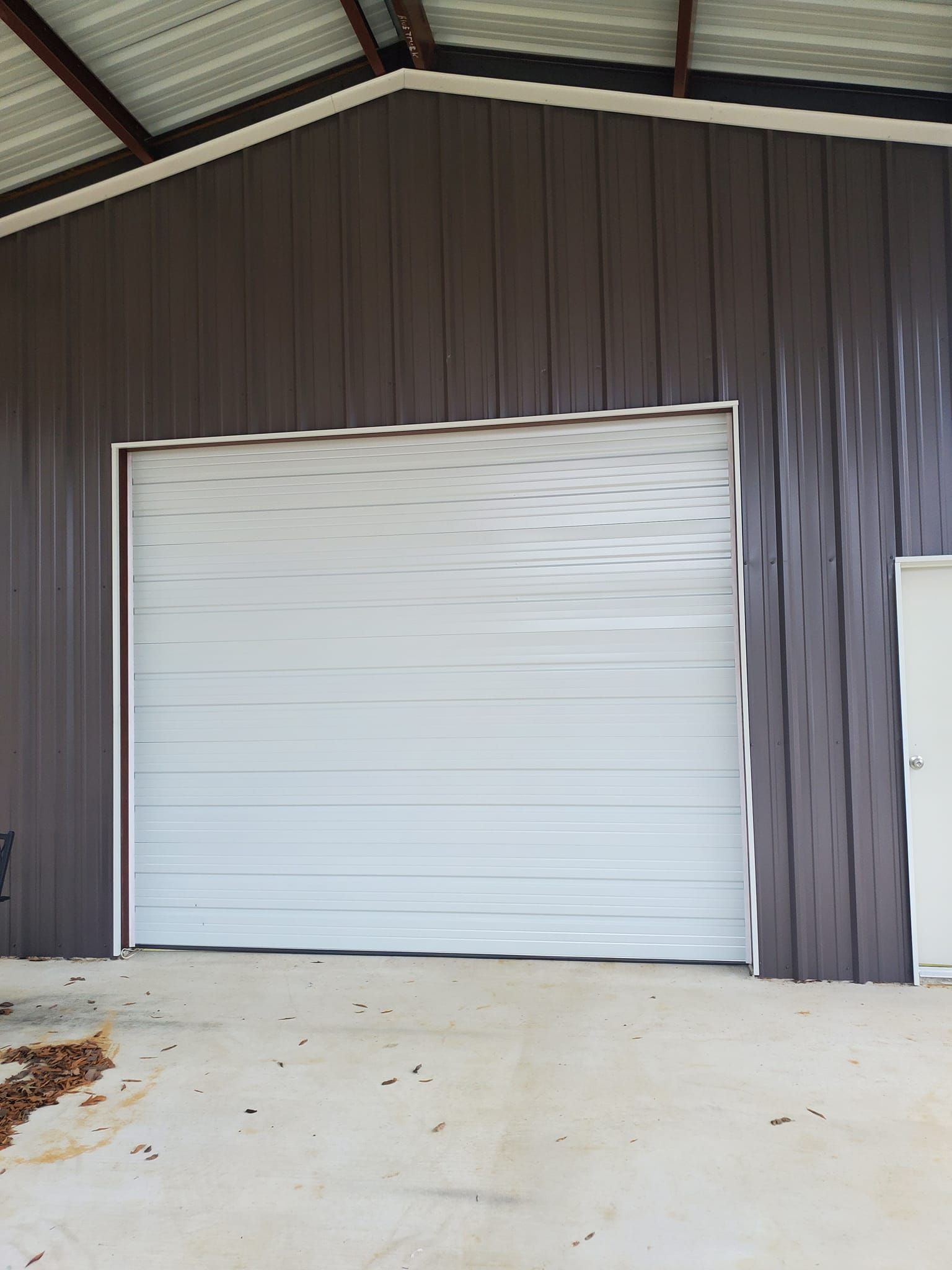 Commercial garage door