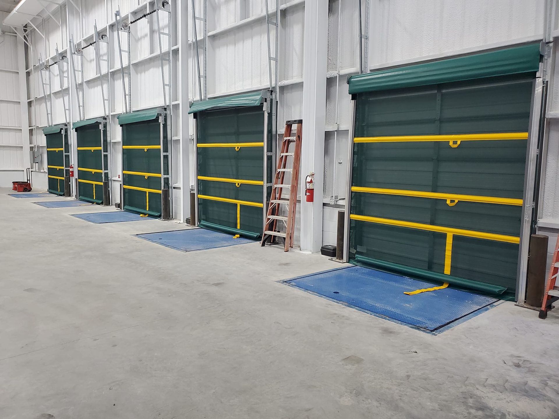 Commercial garage door