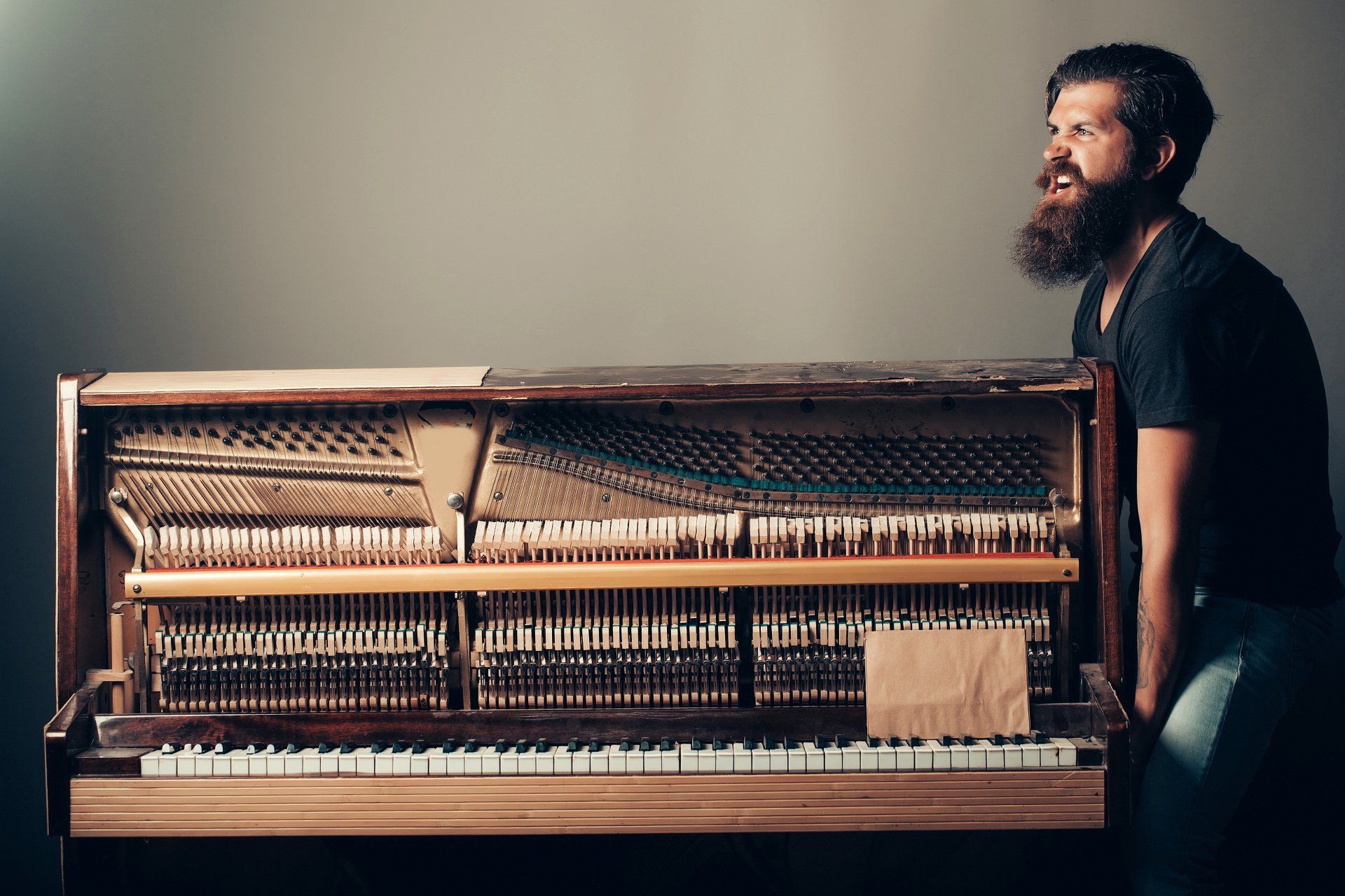 how-many-people-does-it-take-to-move-a-piano