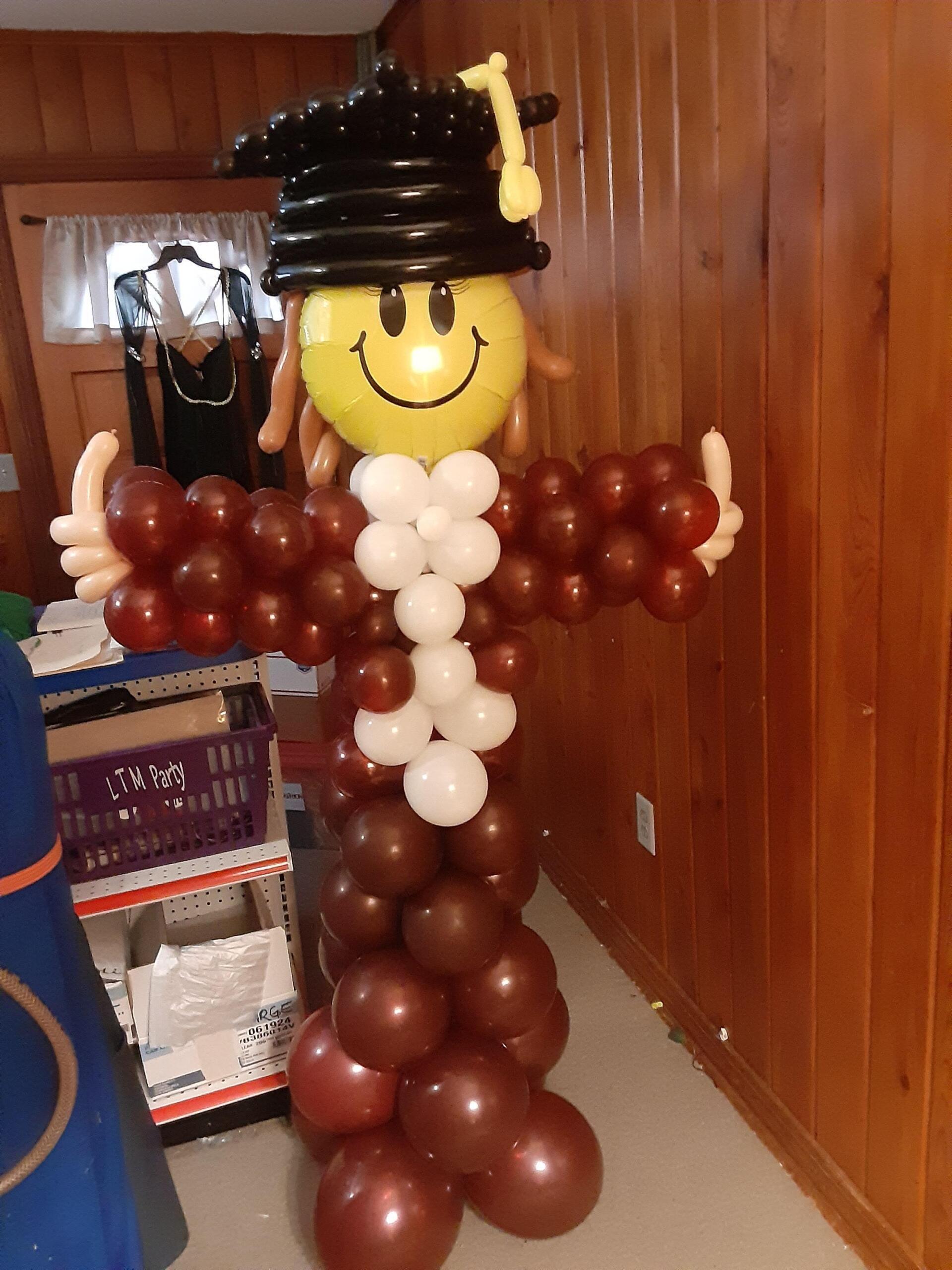 A graduation balloon with a smiley face on it