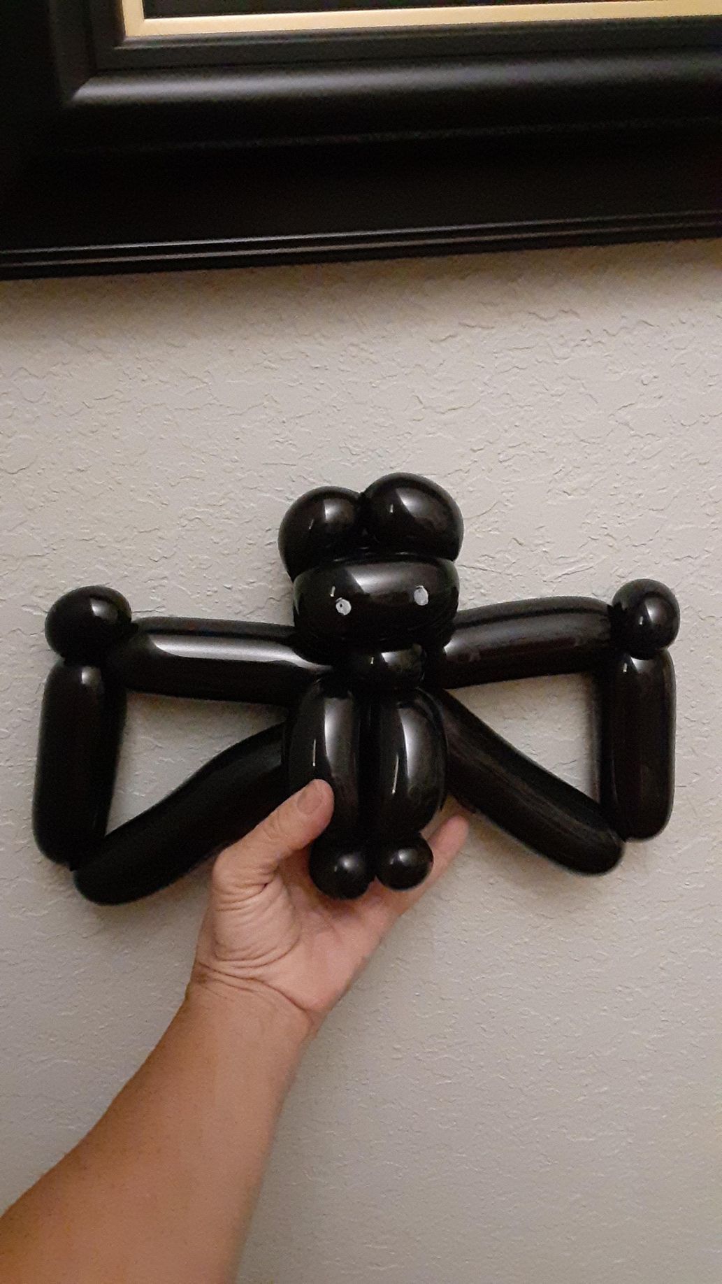 black sculpture balloon