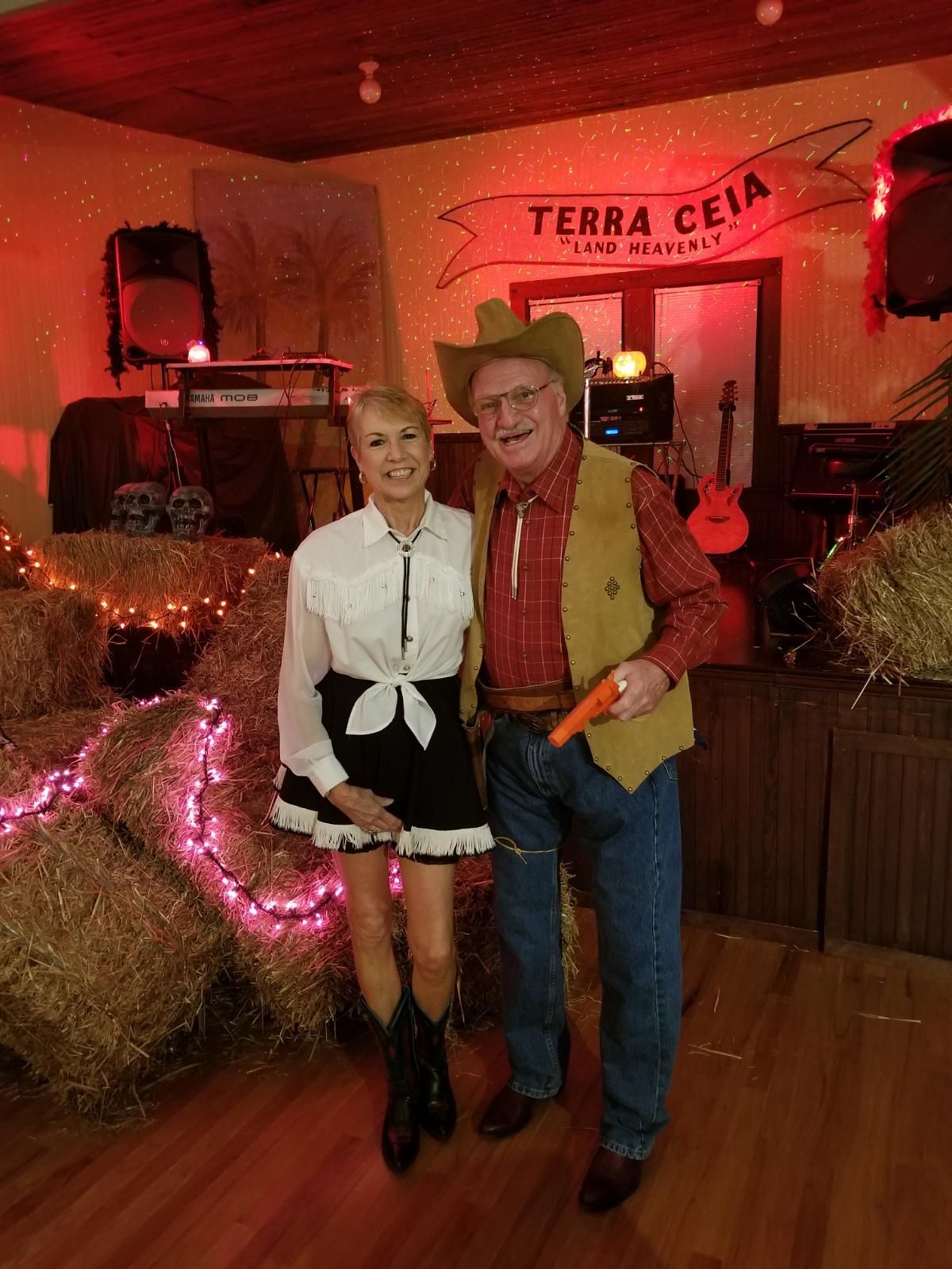 creative costume for couples