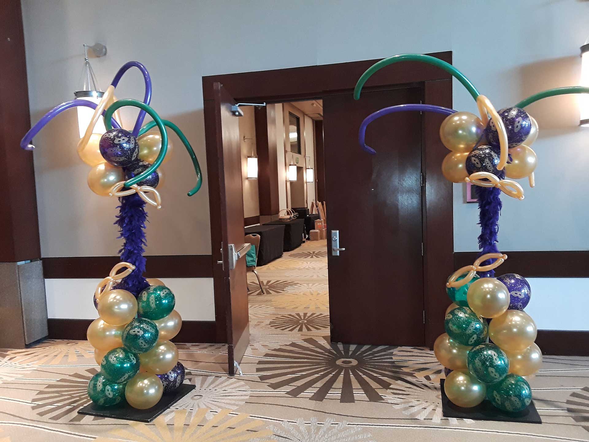 floor display purple boa palm tree balloons