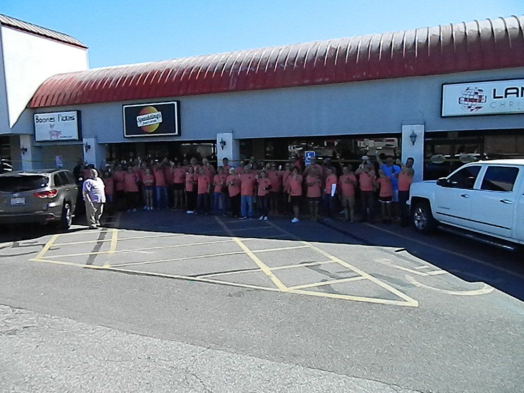 Group of people infront of Restaurant