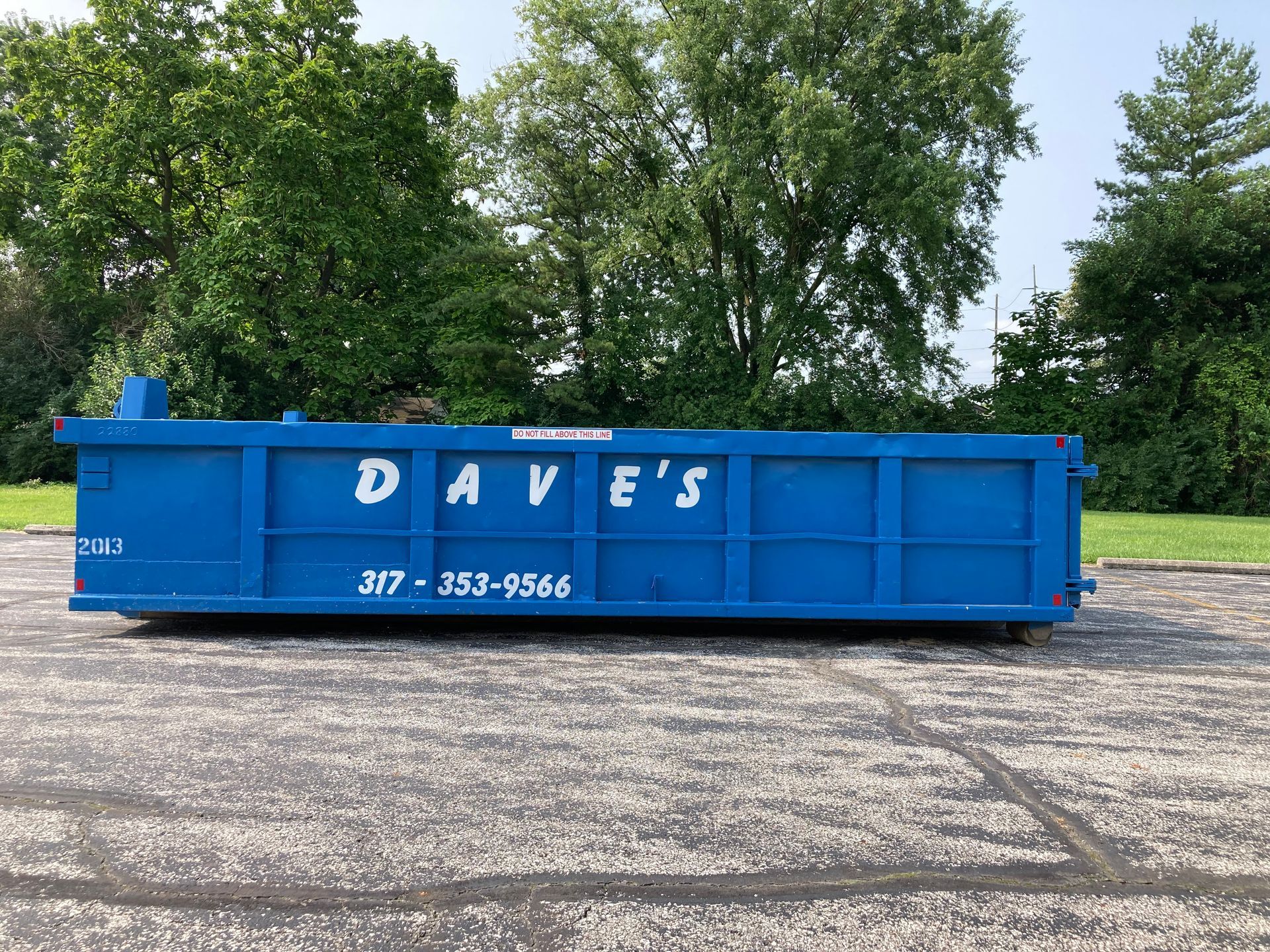 A blue dumpster with the name dave 's on it