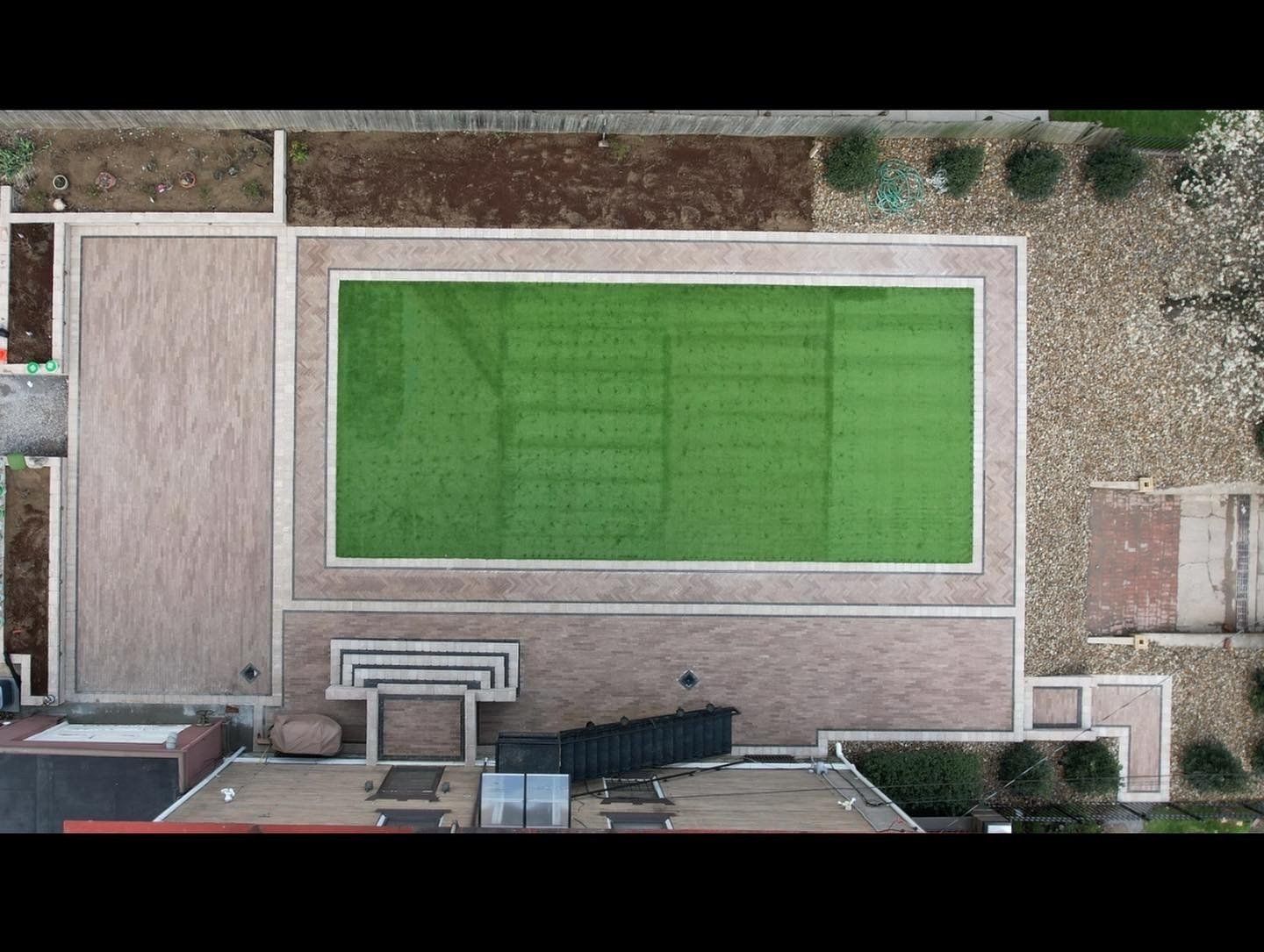 complete photo of lawn and patio