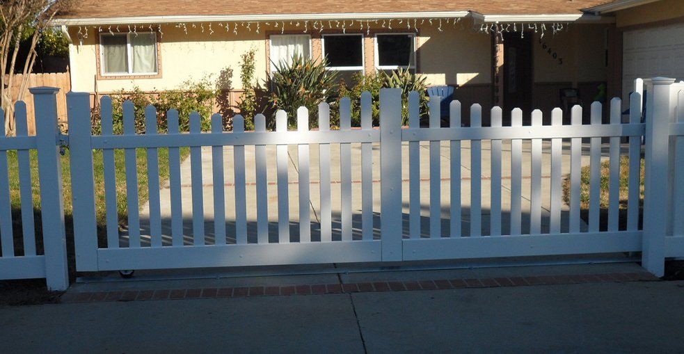 vinyl fencing