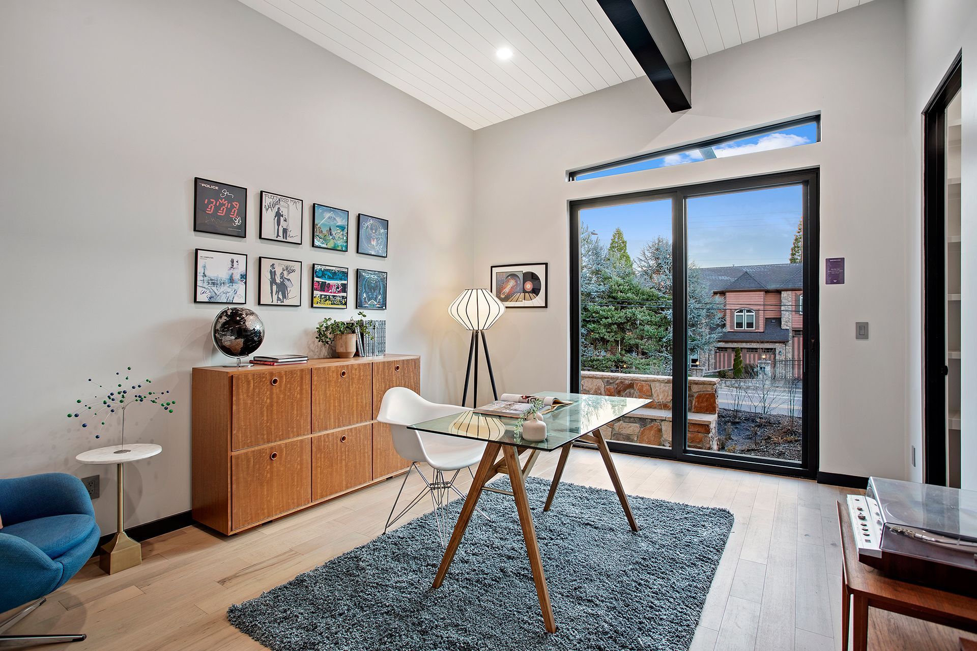 Room with cool decorations