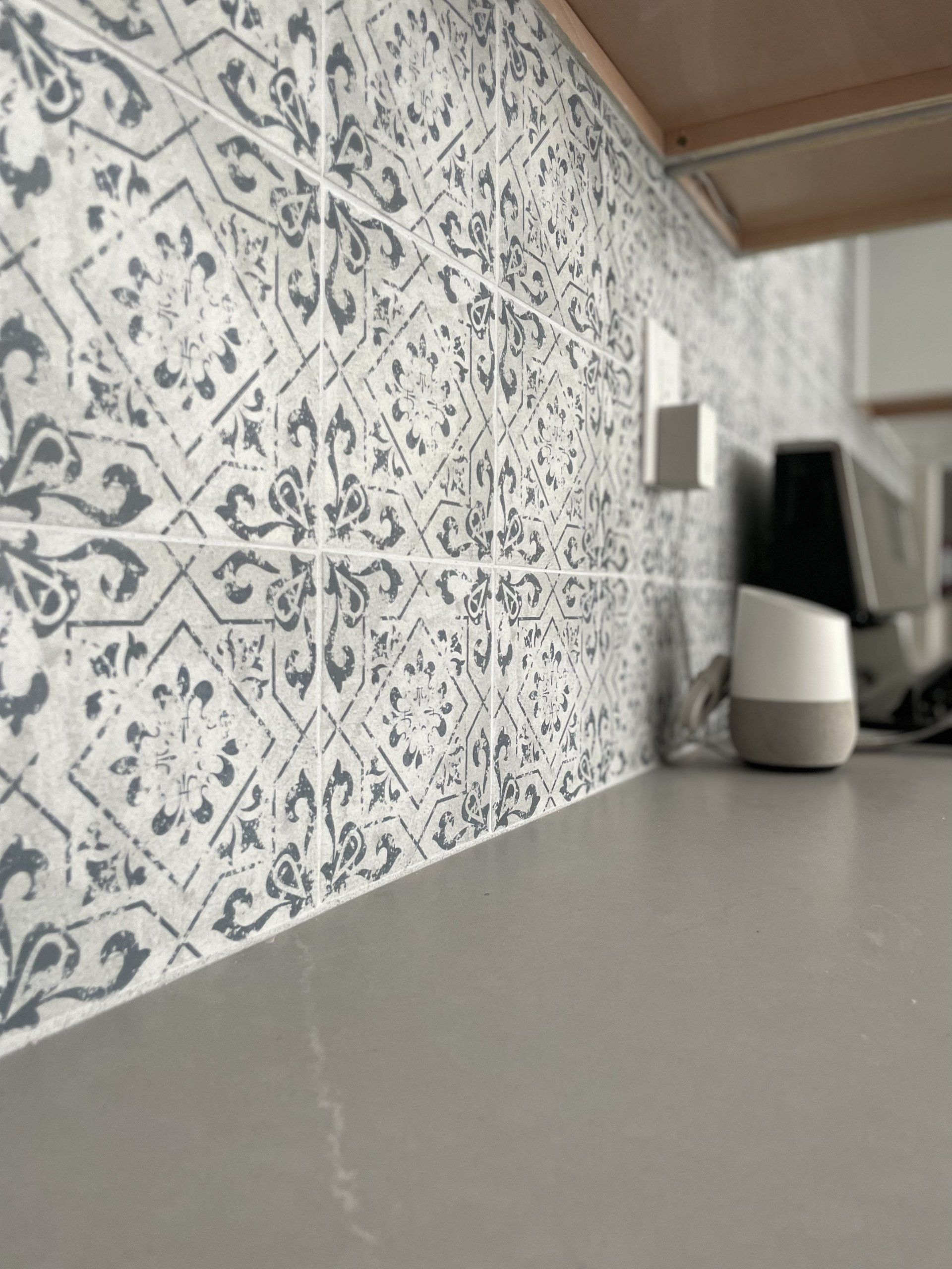 patterned white and grey wall in kitchen