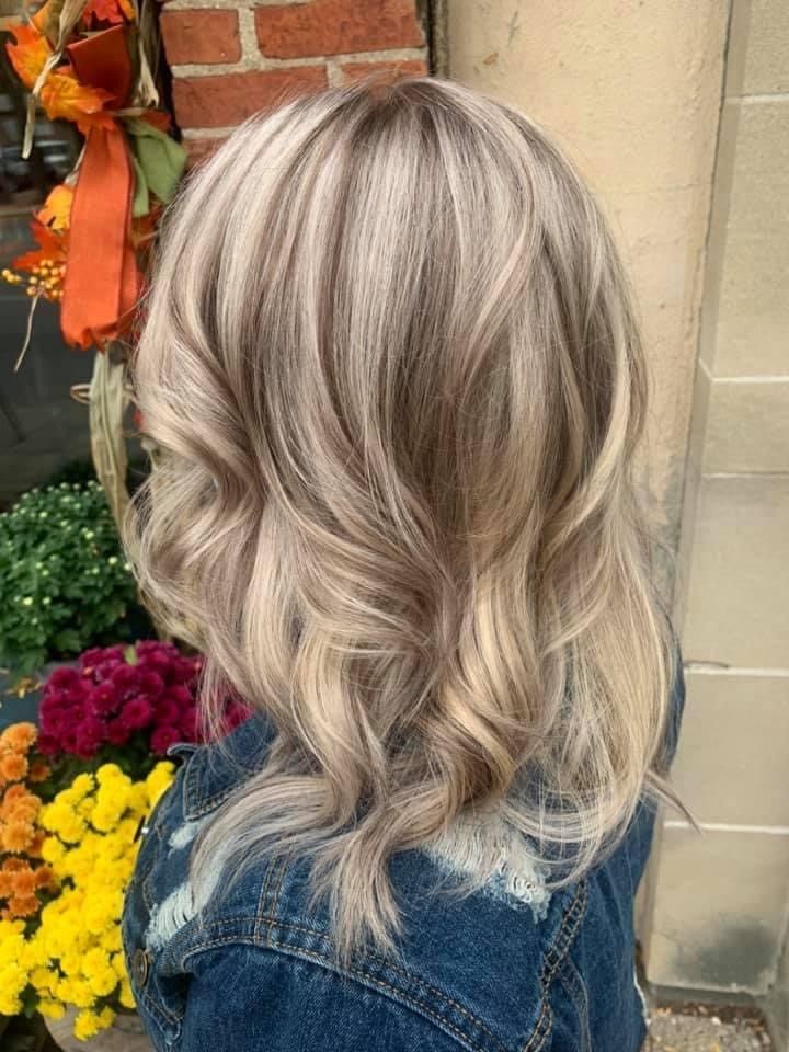 Woman with wavy blonde hair