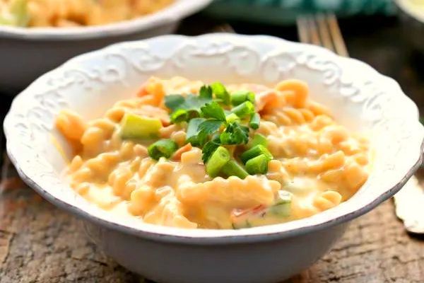Slow Cooker Macaroni and Cheese with Canadian Bacon